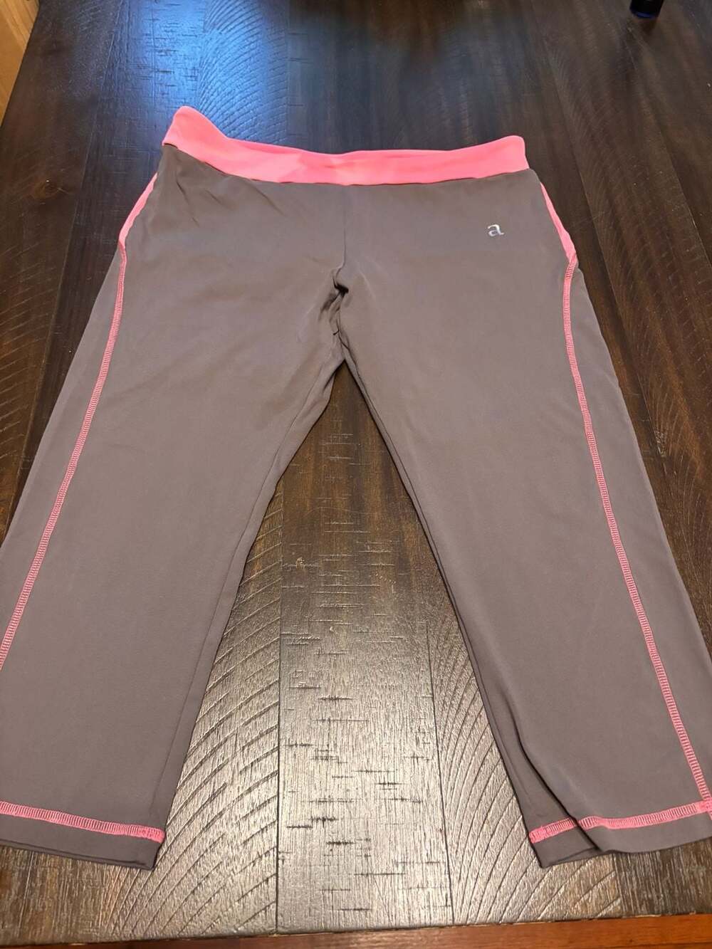 Amoena Capri Size S Gray Pink Athletic Pants
